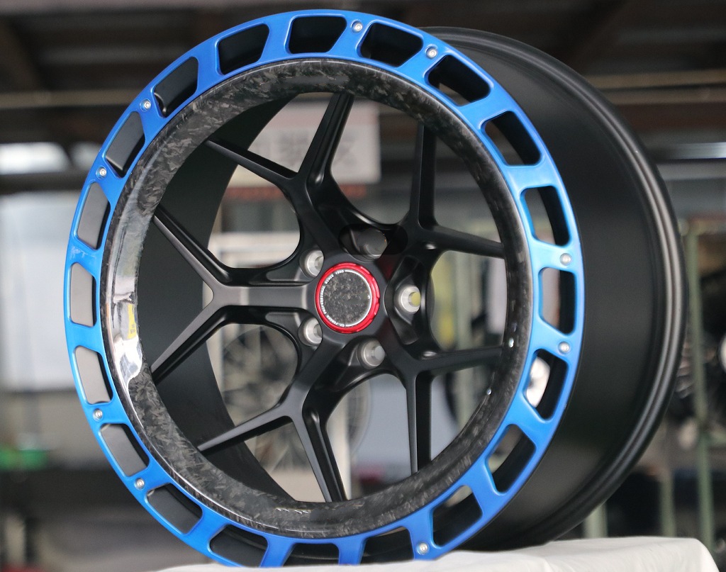 FORGED WHEELS 'RAZOR' with forged carbon ring