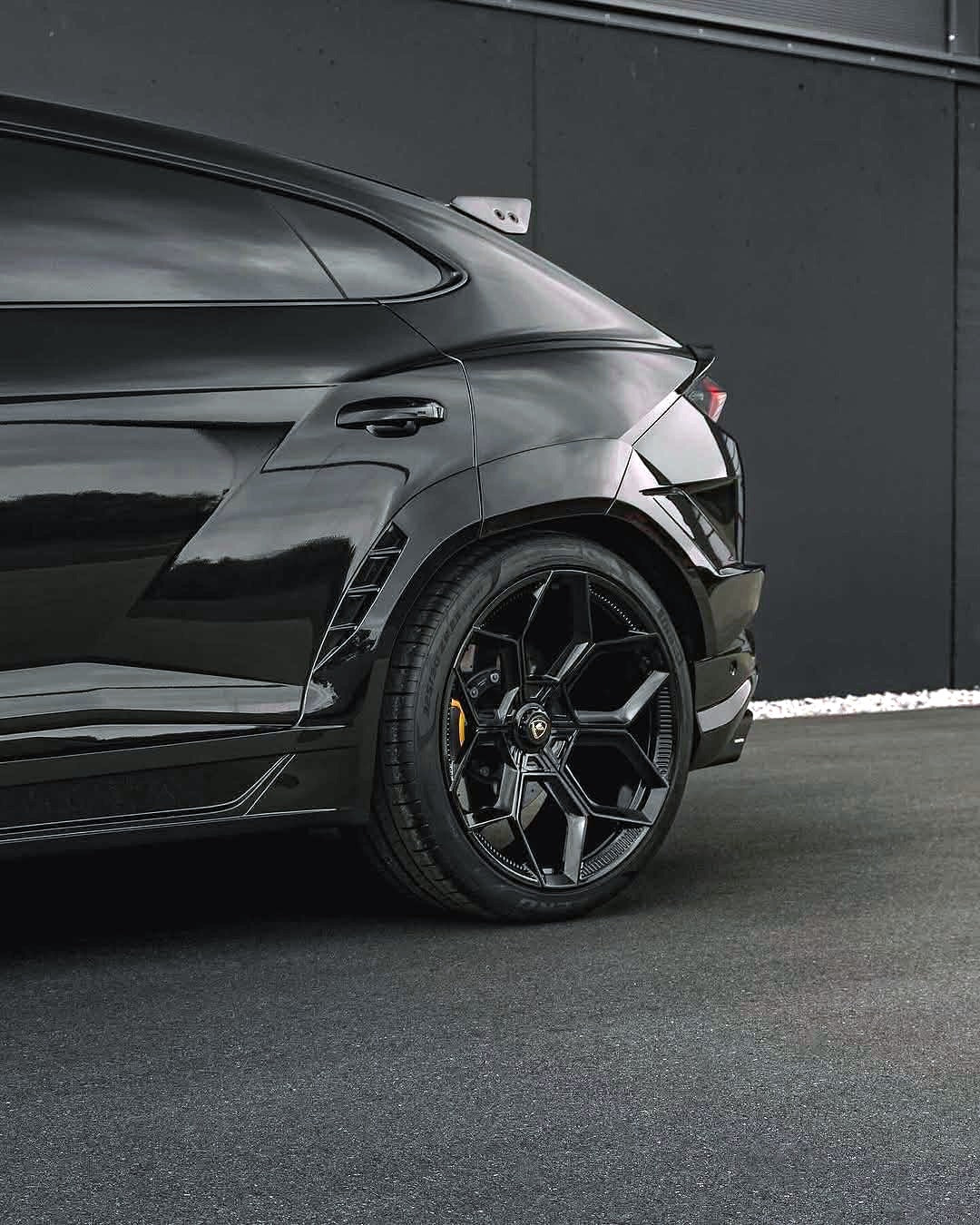 NOVITEC LAMBORGHINI URUS S / PERFORMANTE