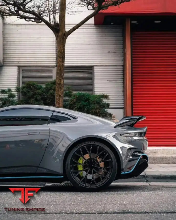 Aston Martin Vantage 2018 + Dry Carbon Body Kit