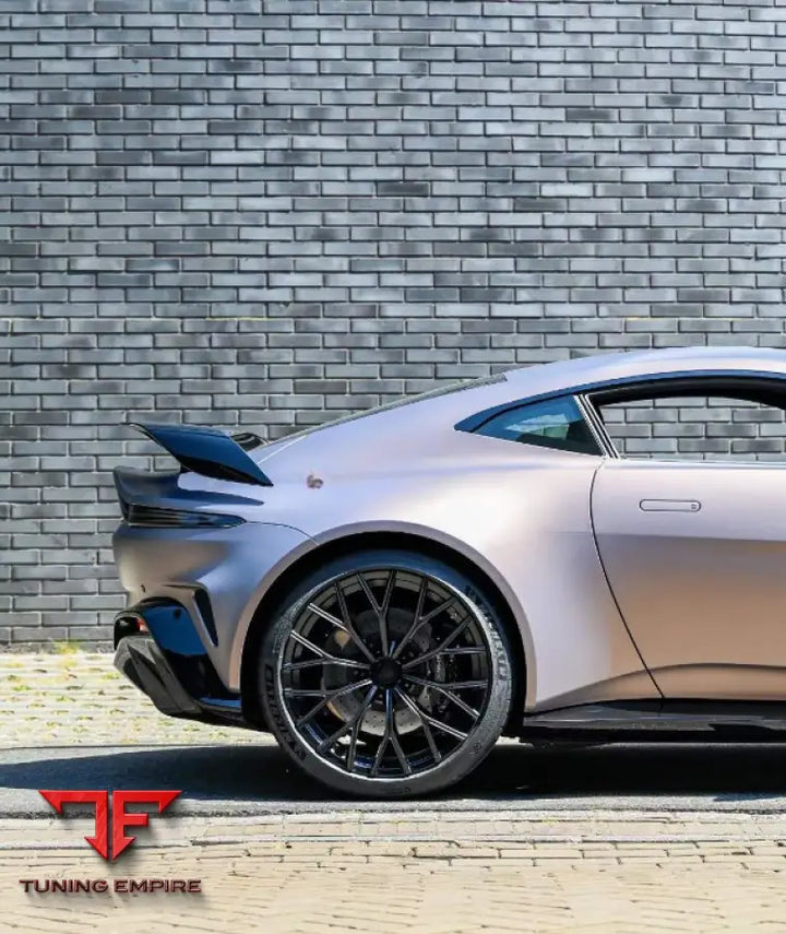 Aston Martin Vantage 2018 + Dry Carbon Body Kit